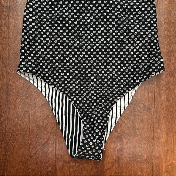 Volcom Reversible Striped Black and White Women’s One Piece, Size XS - Picture 11 of 16